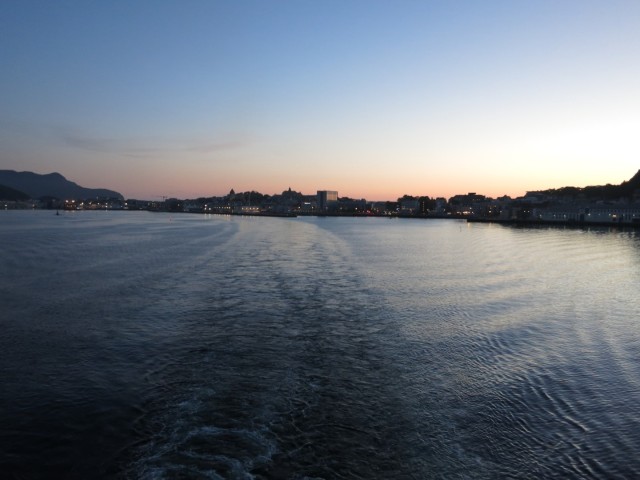 Hurtigruten_2015-06-28_01-19-1